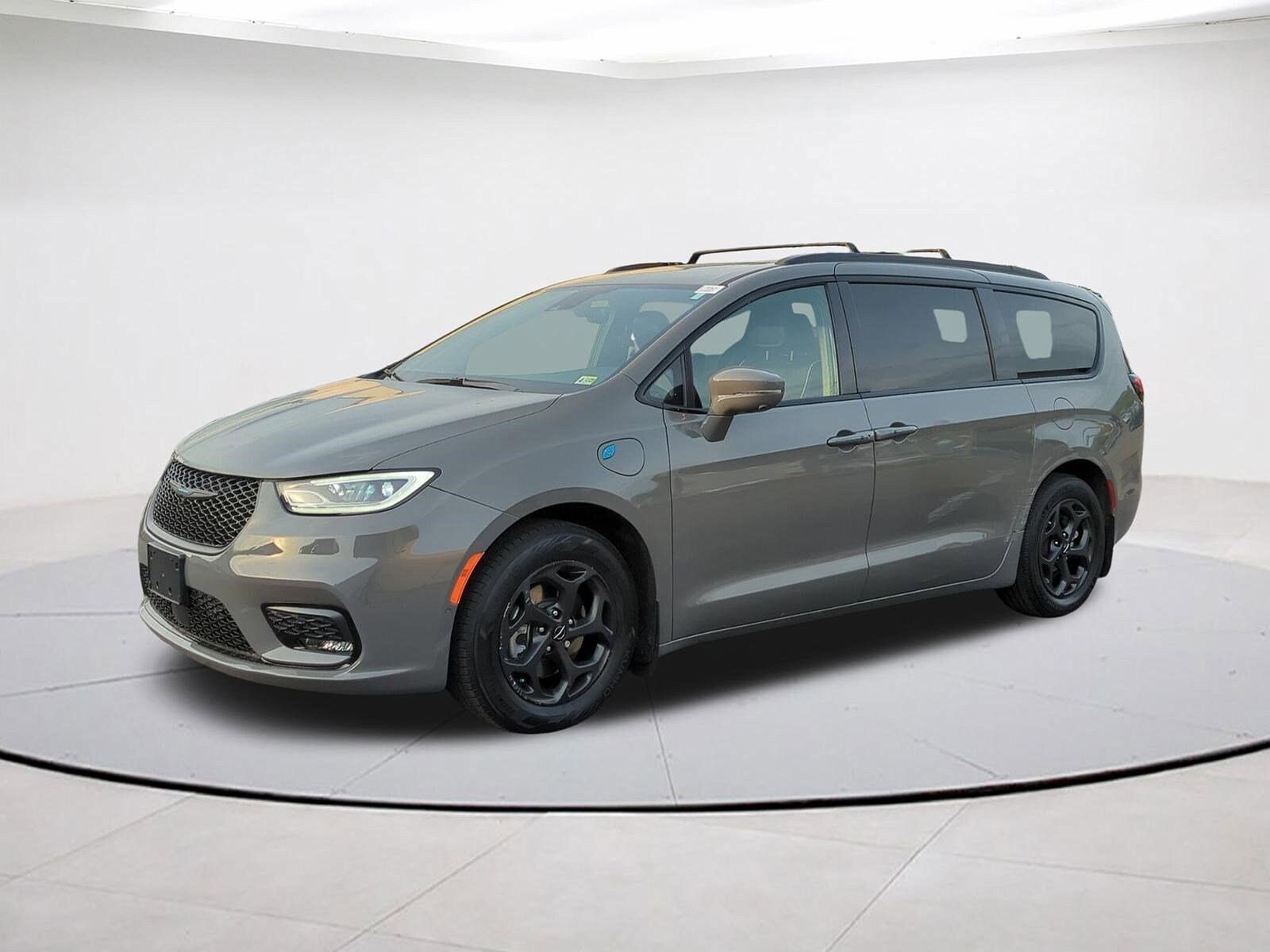 2021 Chrysler Pacifica Limited image 2