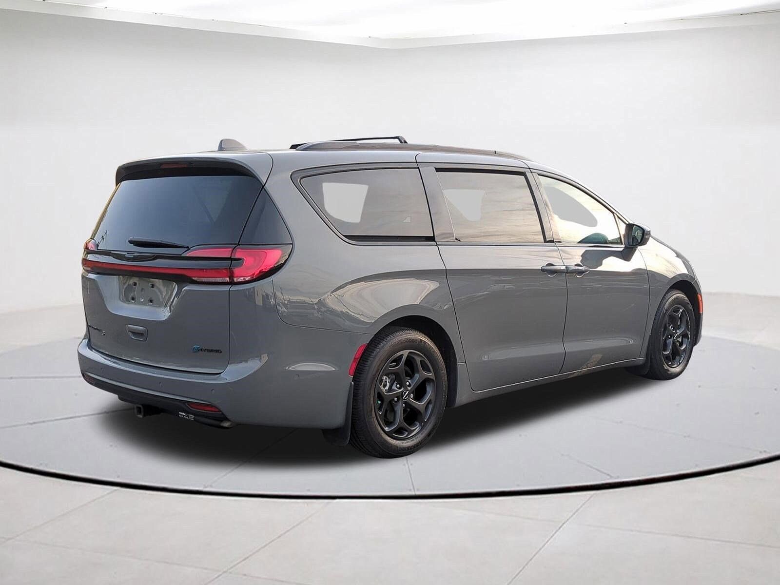 2021 Chrysler Pacifica Limited image 6