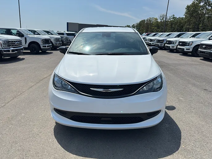 2025 Chrysler Voyager