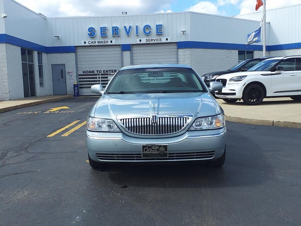 2007 Lincoln Town Car Signature Limited image 1