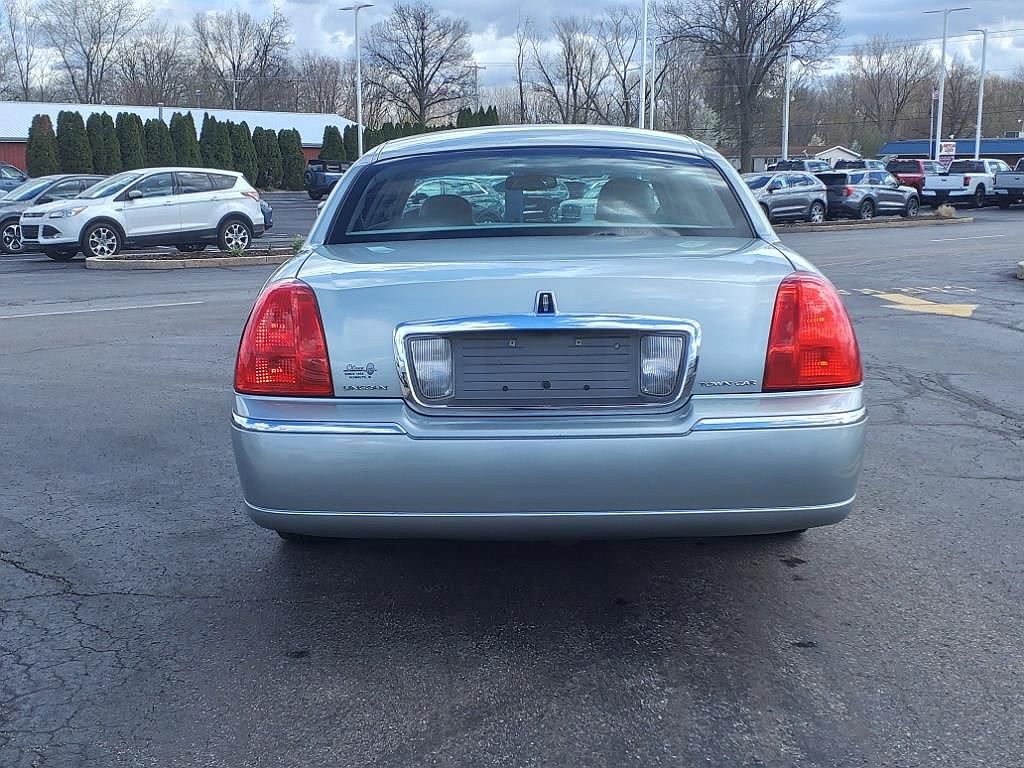 2007 Lincoln Town Car Signature Limited image 5