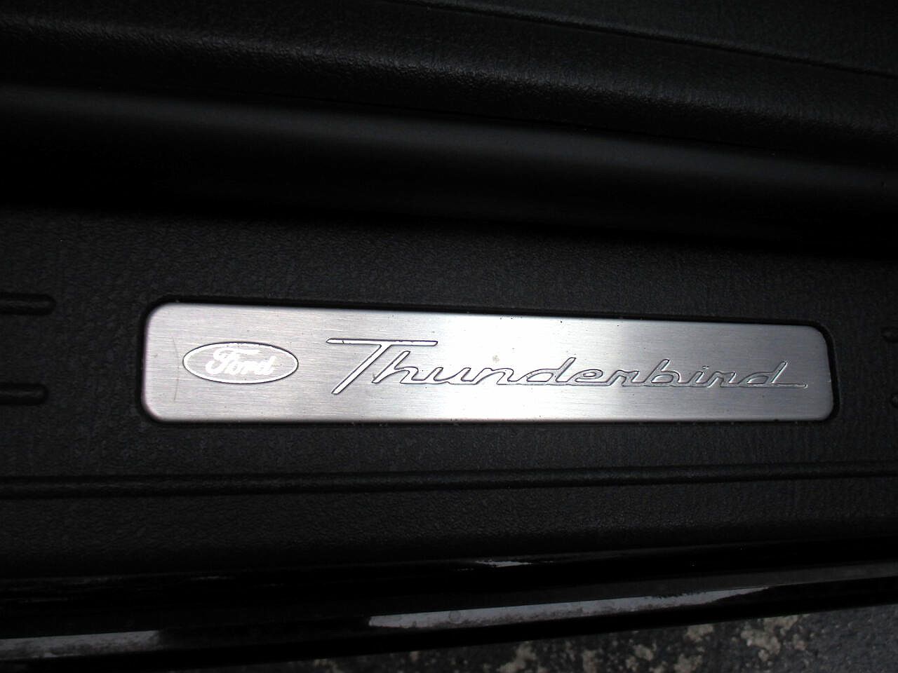 2002 Ford Thunderbird Premium image 27