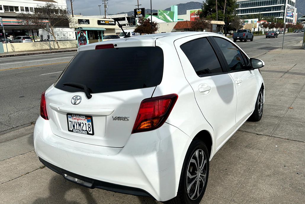 2015 Toyota Yaris SE image 5
