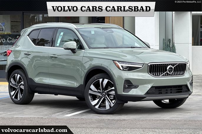 2025 Volvo XC40