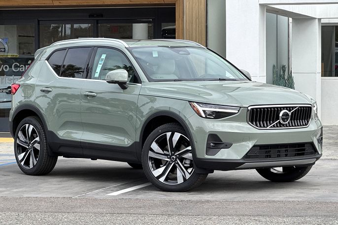 2025 Volvo XC40