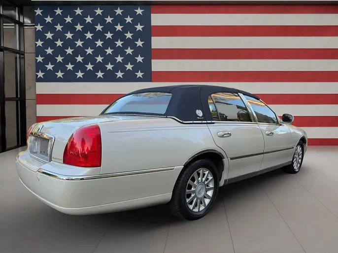 2004 Lincoln Town Car