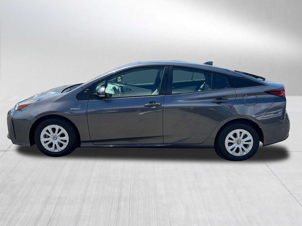 2022 Toyota Prius LE image 1