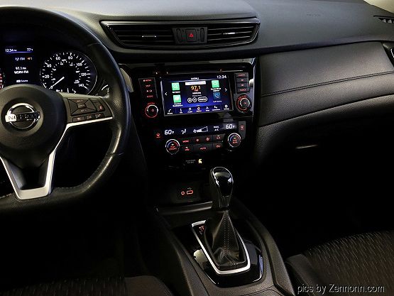 2018 Nissan Rogue SV photo 10