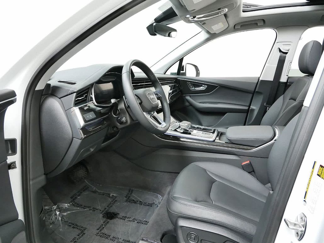 2023 Audi Q7 Premium image 1