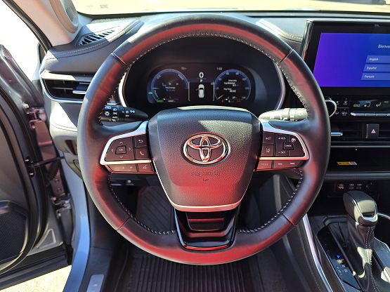 2023 Toyota Highlander Hybrid Limited photo 4