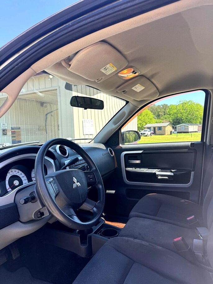 2008 Mitsubishi Raider