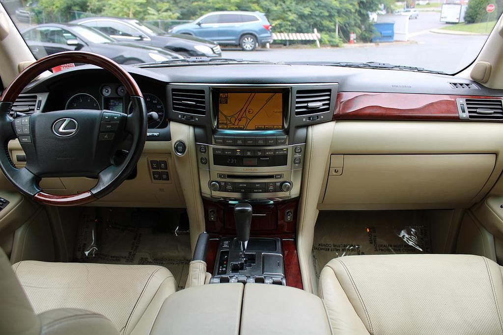 2011 Lexus LX 570 image 10