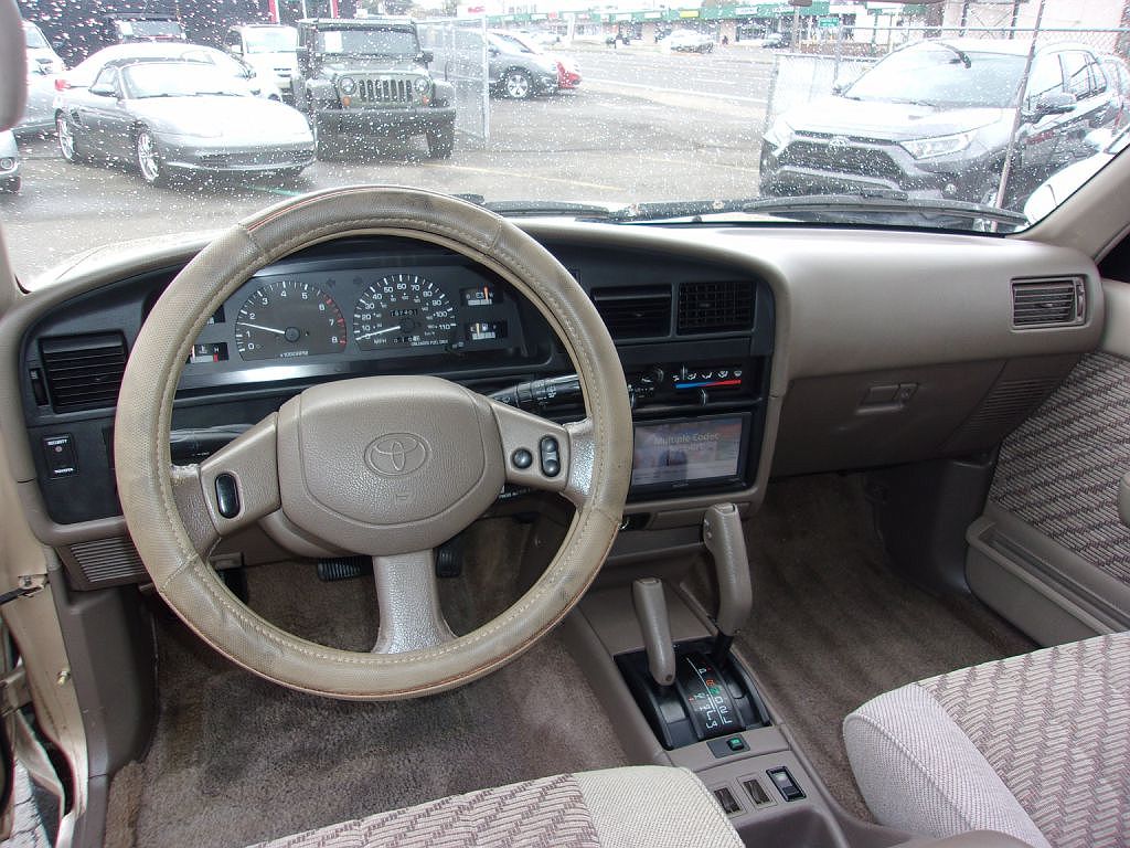 1995 Toyota 4Runner SR5 image 7