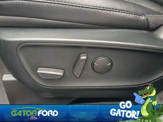2022 Ford Escape SEL photo 11