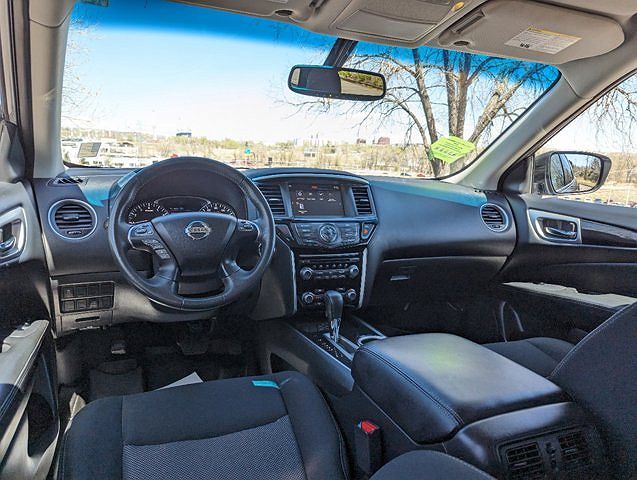 2018 Nissan Pathfinder SV image 1