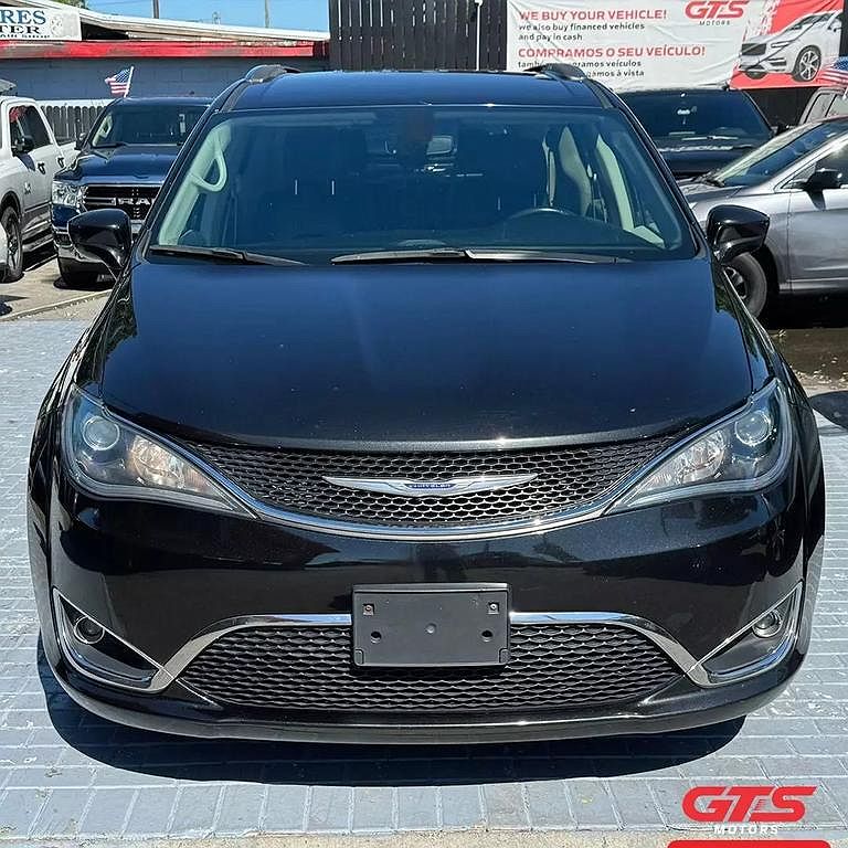 2020 Chrysler Pacifica Touring-L image 4