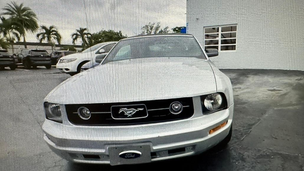 2007 Ford Mustang null image 2