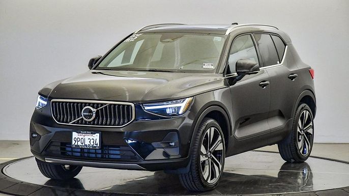2025 Volvo XC40