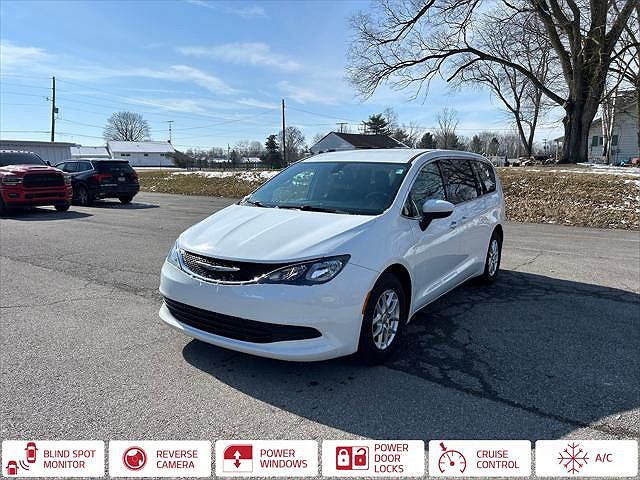 2018 Chrysler Pacifica LX image 0