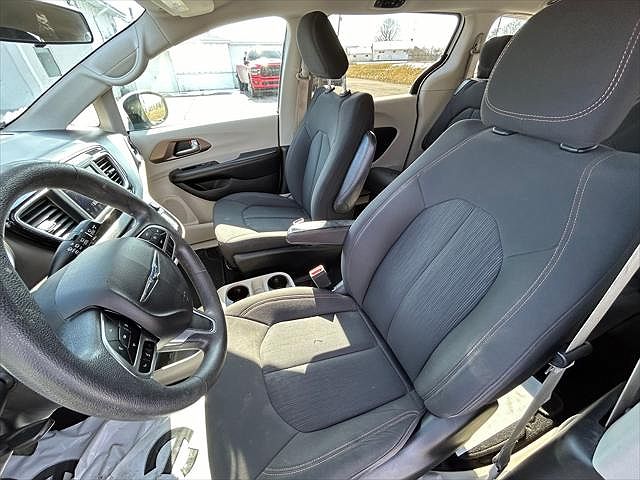 2018 Chrysler Pacifica LX image 9