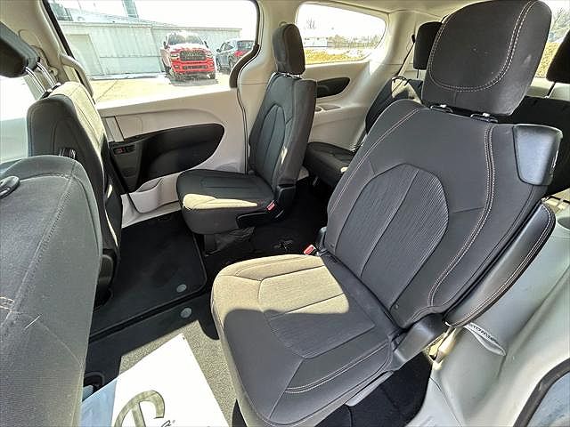 2018 Chrysler Pacifica LX image 15