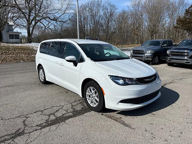 2018 Chrysler Pacifica LX image 2