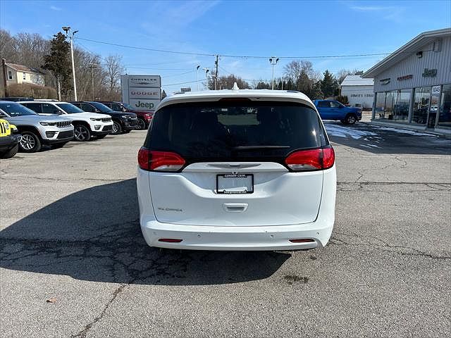 2018 Chrysler Pacifica LX image 5