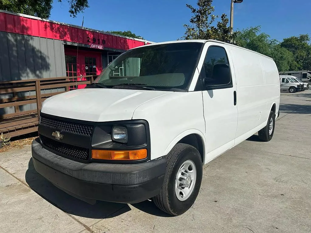 2010 Chevrolet Express 2500 image 0