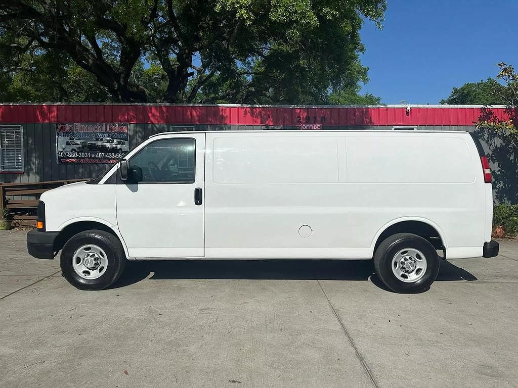 2010 Chevrolet Express 2500 image 1