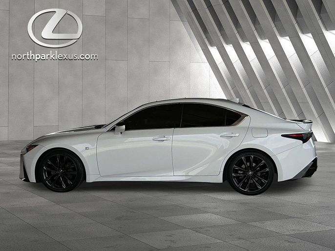 2022 Lexus IS
