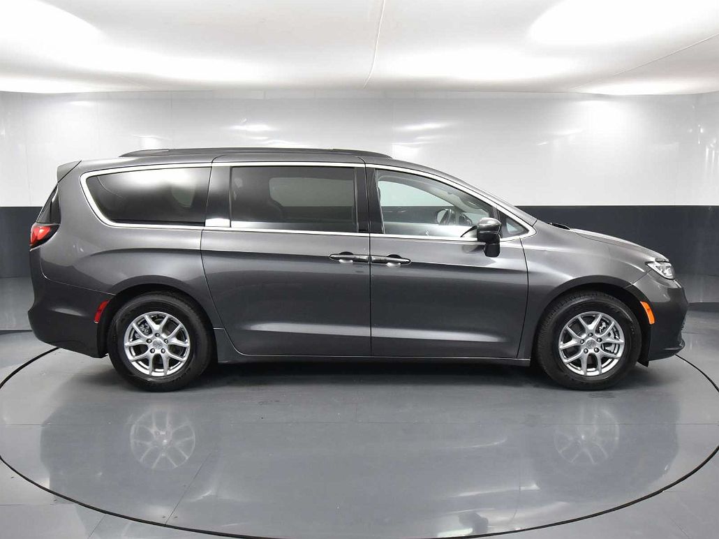 2021 Chrysler Pacifica Touring image 1