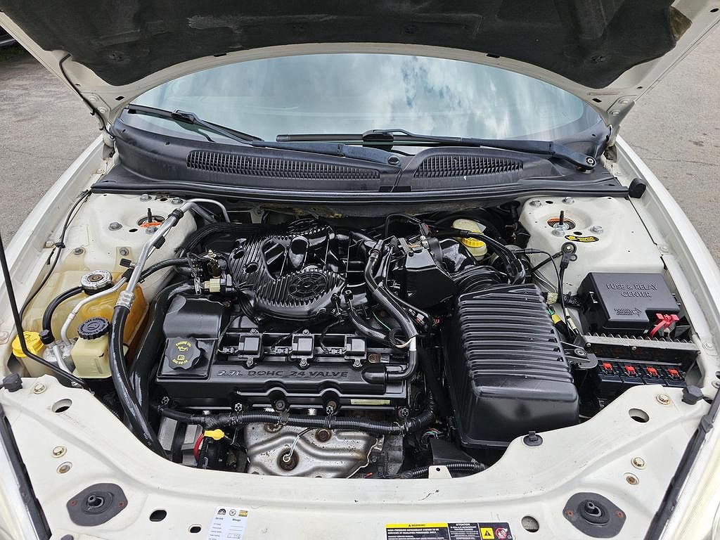 2004 Chrysler Sebring LXi image 8