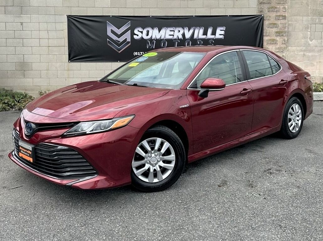 2020 Toyota Camry LE image 0