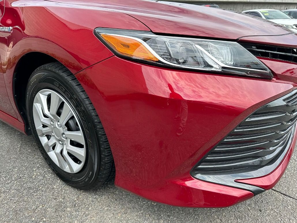 2020 Toyota Camry LE image 3