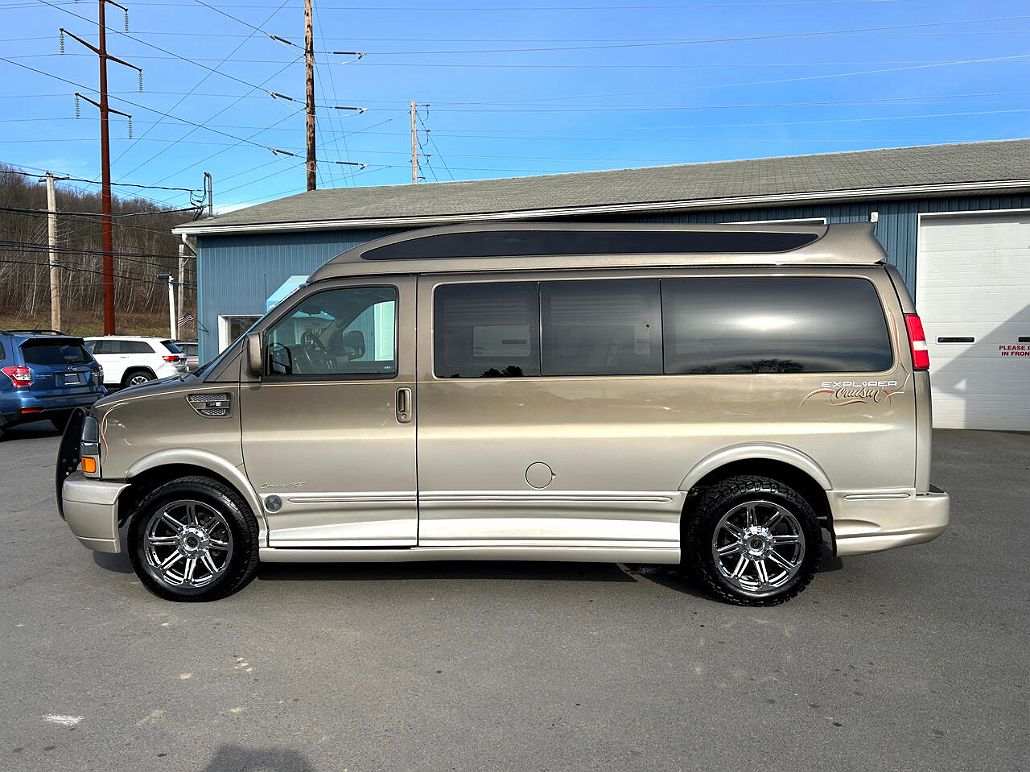 2015 Chevrolet Express 2500 image 1
