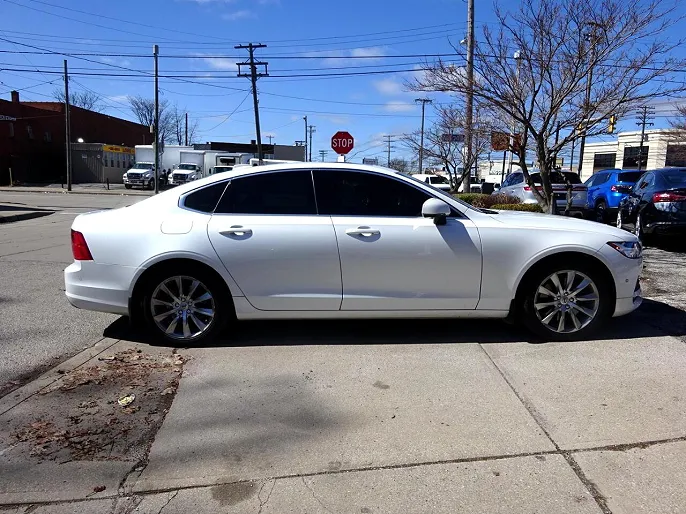 2017 Volvo S90