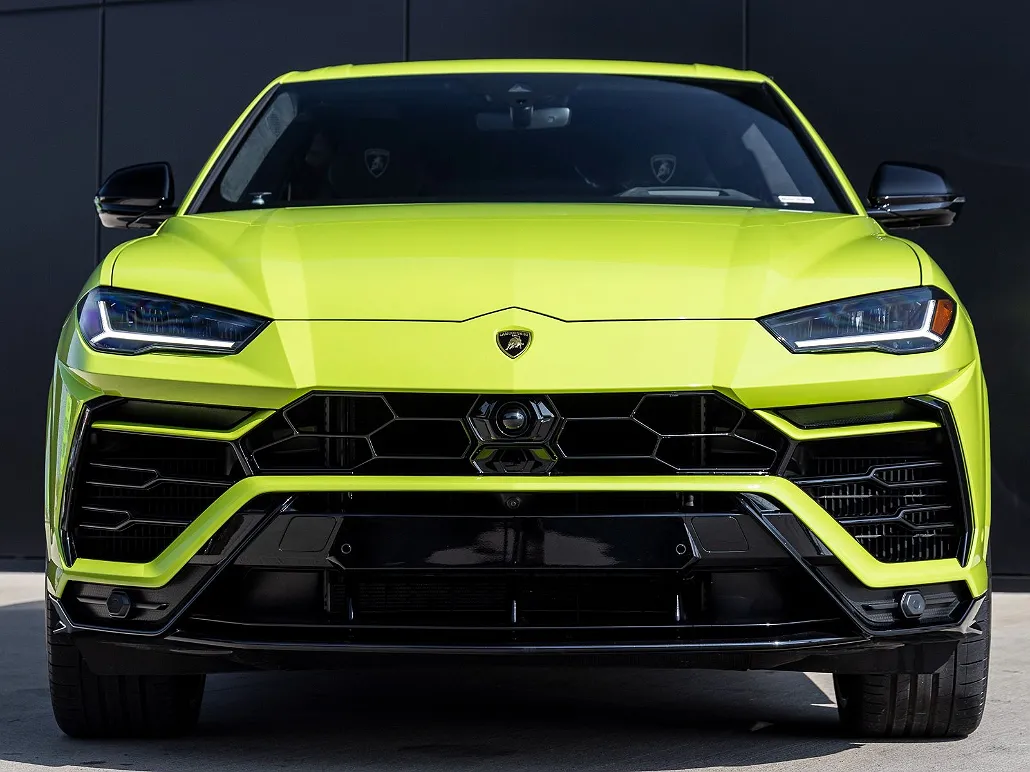 2022 Lamborghini Urus null image 3