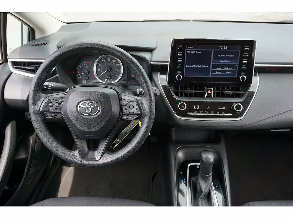 2020 Toyota Corolla LE image 1