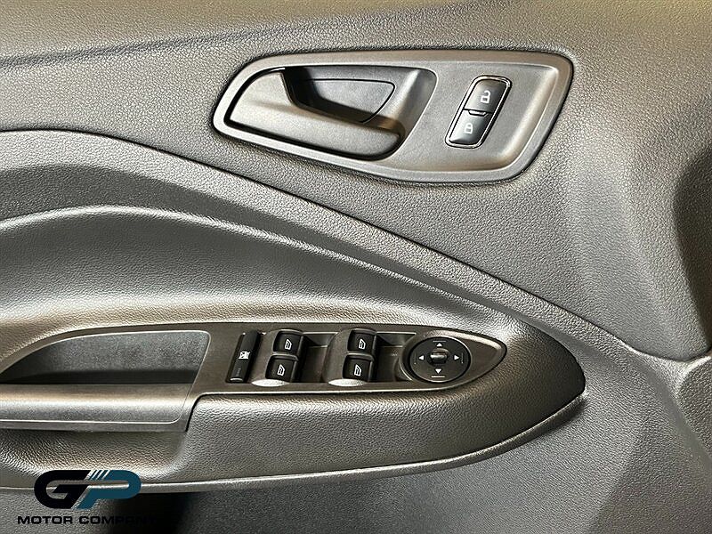 2016 Ford Escape S image 21