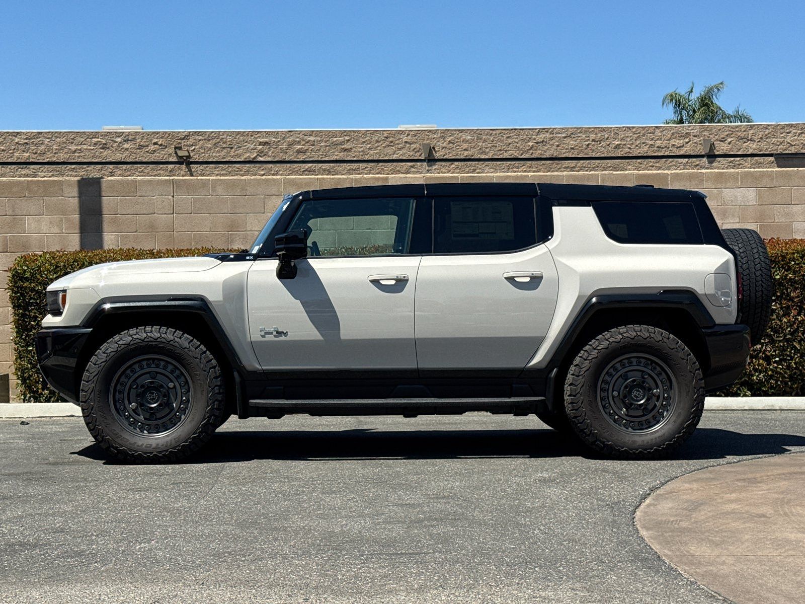2026 GMC Hummer EV