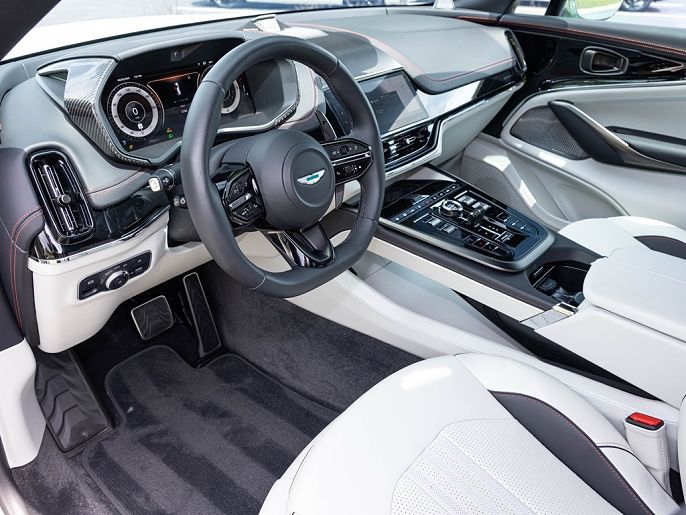 2025 Aston Martin DBX