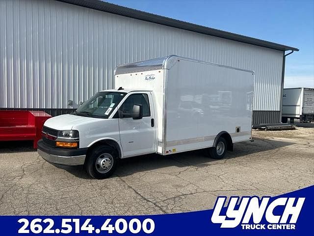 2022 Chevrolet Express 3500 image 0