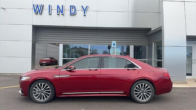 2018 Lincoln Continental Select image 2