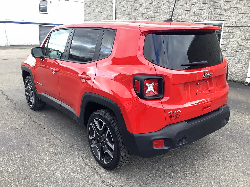 2021 Jeep Renegade Jeepster image 4