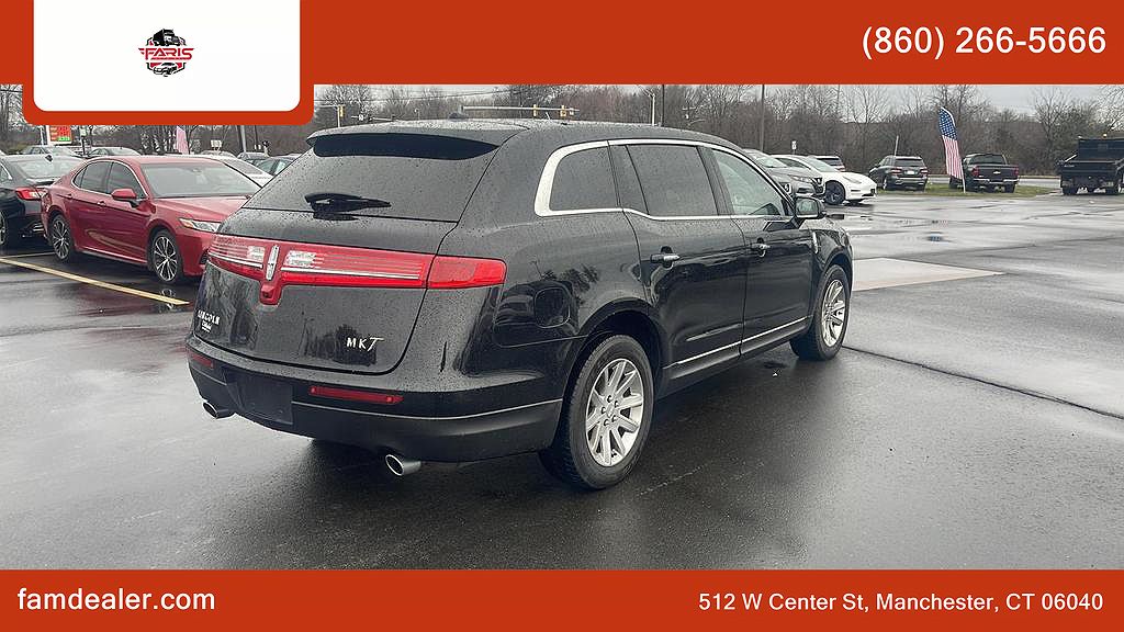2018 Lincoln MKT Livery image 5