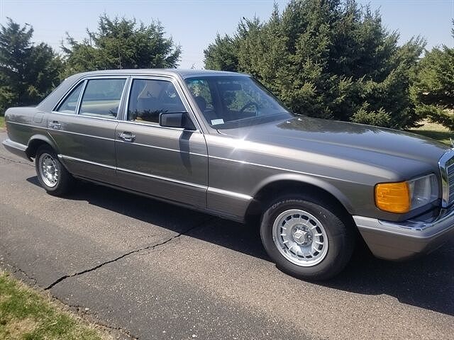 1983 Mercedes-Benz 380 SEL image 1