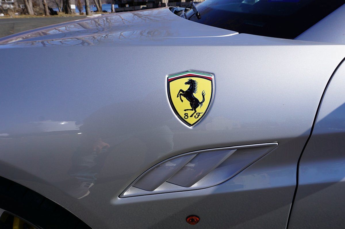 2013 Ferrari California null image 24