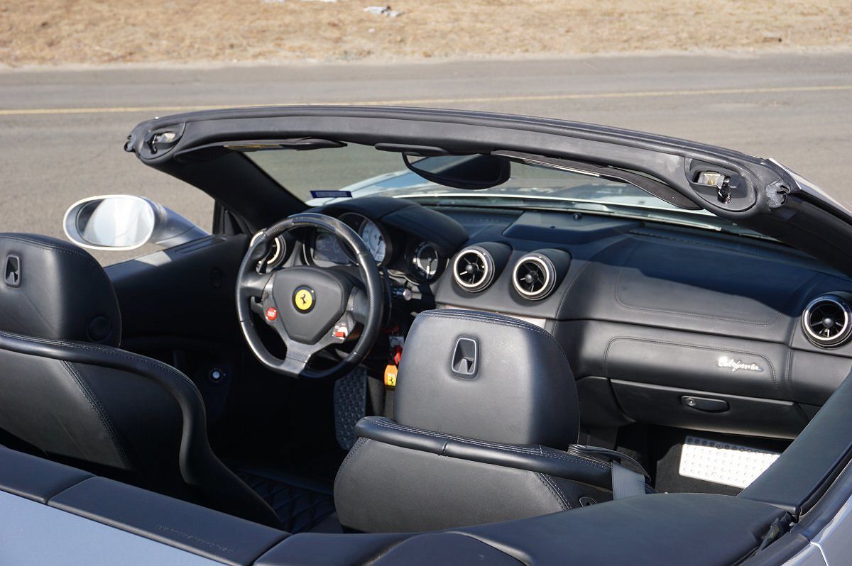 2013 Ferrari California null image 55