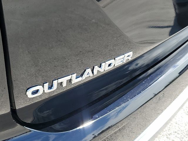 2024 Mitsubishi Outlander SE image 5