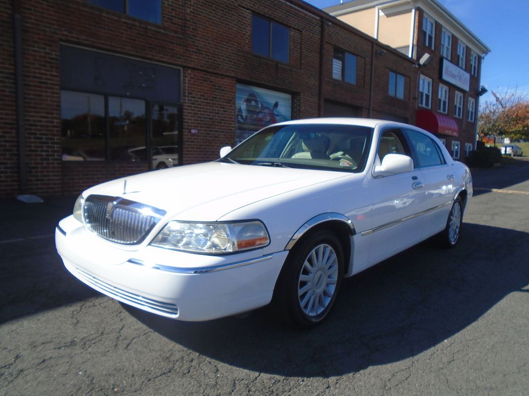 2005 Lincoln Town Car Signature image 0